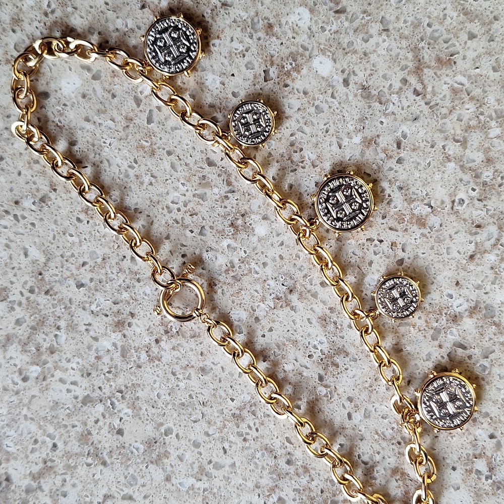 Gold charm necklace - Picture 5 of 5